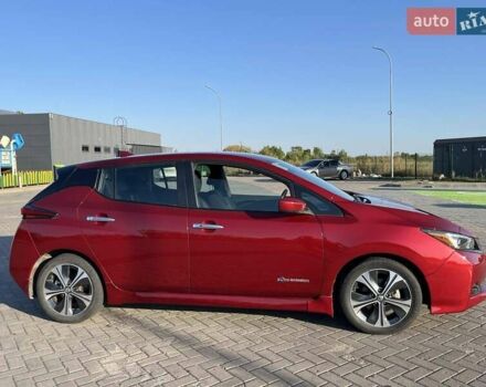 Красный Ниссан Лиф, объемом двигателя 0 л и пробегом 100 тыс. км за 12500 $, фото 7 на Automoto.ua