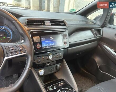 Красный Ниссан Лиф, объемом двигателя 0 л и пробегом 37 тыс. км за 14000 $, фото 3 на Automoto.ua