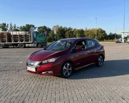 Красный Ниссан Лиф, объемом двигателя 0 л и пробегом 100 тыс. км за 12500 $, фото 1 на Automoto.ua