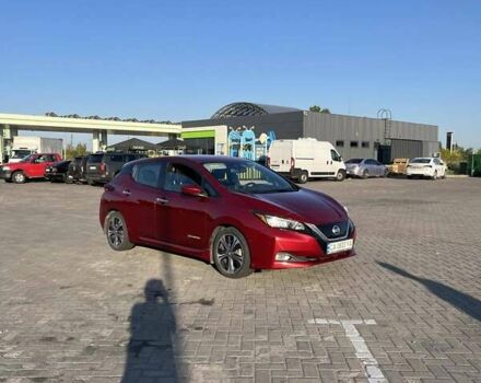 Красный Ниссан Лиф, объемом двигателя 0 л и пробегом 100 тыс. км за 12500 $, фото 2 на Automoto.ua