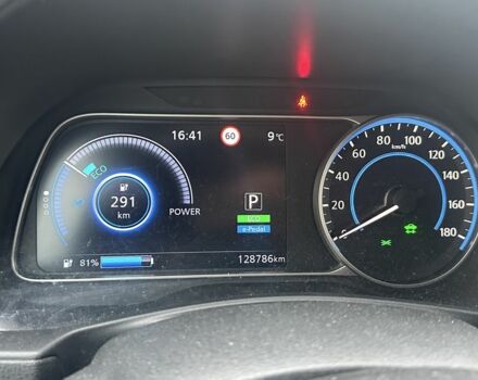 Червоний Ніссан Ліф, об'ємом двигуна 0 л та пробігом 128 тис. км за 12999 $, фото 6 на Automoto.ua