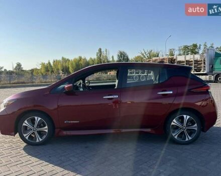 Красный Ниссан Лиф, объемом двигателя 0 л и пробегом 100 тыс. км за 12500 $, фото 5 на Automoto.ua