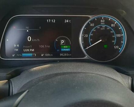 Красный Ниссан Лиф, объемом двигателя 0 л и пробегом 100 тыс. км за 12500 $, фото 12 на Automoto.ua