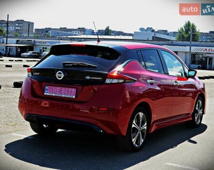 Красный Ниссан Лиф, объемом двигателя 0 л и пробегом 93 тыс. км за 15300 $, фото 2 на Automoto.ua