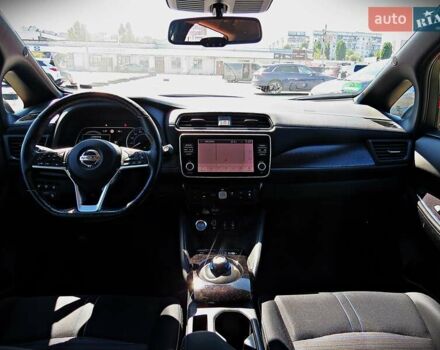 Красный Ниссан Лиф, объемом двигателя 0 л и пробегом 93 тыс. км за 15300 $, фото 16 на Automoto.ua