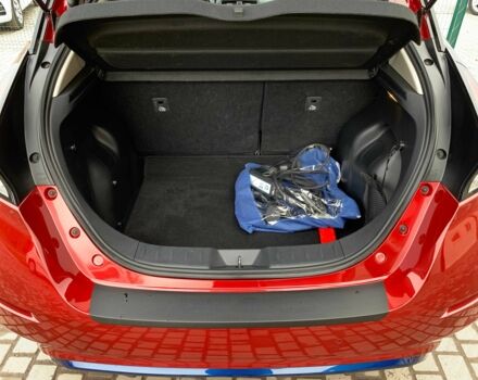 Красный Ниссан Лиф, объемом двигателя 0 л и пробегом 81 тыс. км за 14199 $, фото 14 на Automoto.ua