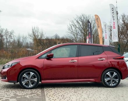 Красный Ниссан Лиф, объемом двигателя 0 л и пробегом 81 тыс. км за 14199 $, фото 3 на Automoto.ua