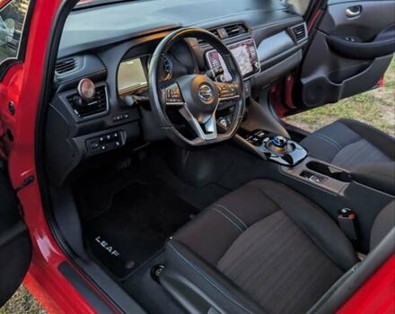 Красный Ниссан Лиф, объемом двигателя 0 л и пробегом 70 тыс. км за 16300 $, фото 7 на Automoto.ua