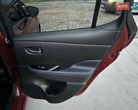 Красный Ниссан Лиф, объемом двигателя 0 л и пробегом 63 тыс. км за 14150 $, фото 18 на Automoto.ua