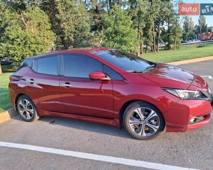 Красный Ниссан Лиф, объемом двигателя 0 л и пробегом 54 тыс. км за 15000 $, фото 5 на Automoto.ua