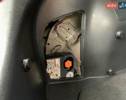 Красный Ниссан Лиф, объемом двигателя 0 л и пробегом 81 тыс. км за 14199 $, фото 31 на Automoto.ua