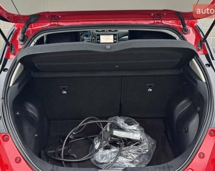 Красный Ниссан Лиф, объемом двигателя 0 л и пробегом 120 тыс. км за 14900 $, фото 12 на Automoto.ua