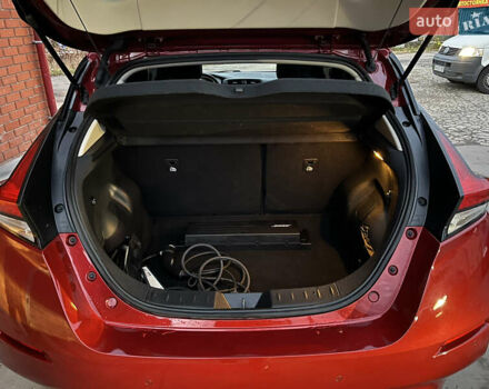 Красный Ниссан Лиф, объемом двигателя 0 л и пробегом 63 тыс. км за 14150 $, фото 15 на Automoto.ua