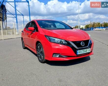 Красный Ниссан Лиф, объемом двигателя 0 л и пробегом 70 тыс. км за 16300 $, фото 1 на Automoto.ua