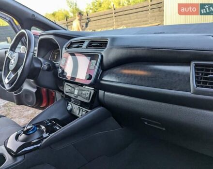 Красный Ниссан Лиф, объемом двигателя 0 л и пробегом 70 тыс. км за 16300 $, фото 11 на Automoto.ua