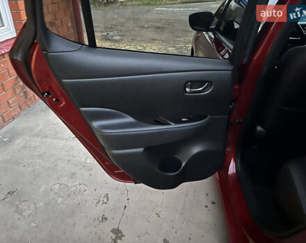 Красный Ниссан Лиф, объемом двигателя 0 л и пробегом 63 тыс. км за 14150 $, фото 13 на Automoto.ua