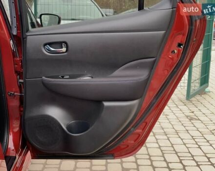 Красный Ниссан Лиф, объемом двигателя 0 л и пробегом 81 тыс. км за 14199 $, фото 32 на Automoto.ua