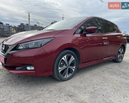 Красный Ниссан Лиф, объемом двигателя 0 л и пробегом 100 тыс. км за 12300 $, фото 7 на Automoto.ua