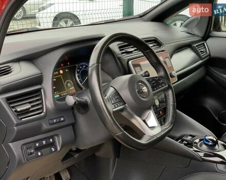 Красный Ниссан Лиф, объемом двигателя 0 л и пробегом 81 тыс. км за 14199 $, фото 25 на Automoto.ua