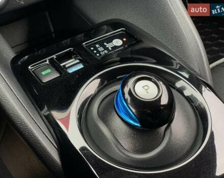 Красный Ниссан Лиф, объемом двигателя 0 л и пробегом 81 тыс. км за 14199 $, фото 52 на Automoto.ua