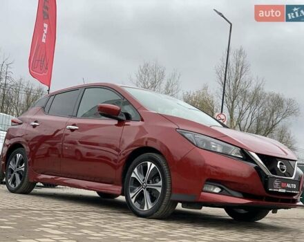 Красный Ниссан Лиф, объемом двигателя 0 л и пробегом 81 тыс. км за 14199 $, фото 5 на Automoto.ua