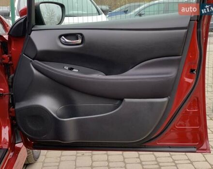 Красный Ниссан Лиф, объемом двигателя 0 л и пробегом 81 тыс. км за 14199 $, фото 35 на Automoto.ua