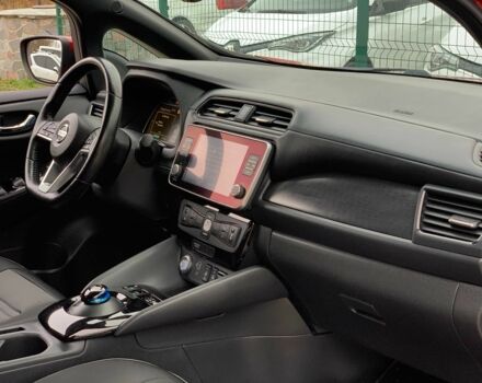 Красный Ниссан Лиф, объемом двигателя 0 л и пробегом 81 тыс. км за 14199 $, фото 15 на Automoto.ua