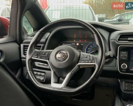 Красный Ниссан Лиф, объемом двигателя 0 л и пробегом 81 тыс. км за 14199 $, фото 57 на Automoto.ua