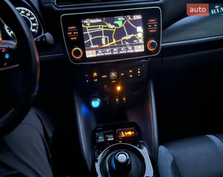 Красный Ниссан Лиф, объемом двигателя 0 л и пробегом 63 тыс. км за 14150 $, фото 23 на Automoto.ua