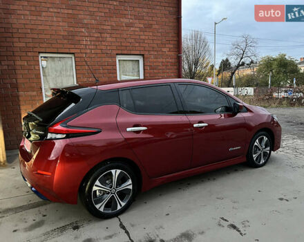 Красный Ниссан Лиф, объемом двигателя 0 л и пробегом 63 тыс. км за 14150 $, фото 5 на Automoto.ua