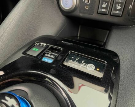 Красный Ниссан Лиф, объемом двигателя 0 л и пробегом 81 тыс. км за 14199 $, фото 17 на Automoto.ua