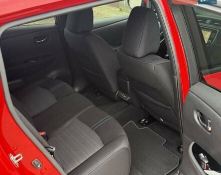 Красный Ниссан Лиф, объемом двигателя 0 л и пробегом 120 тыс. км за 14900 $, фото 10 на Automoto.ua