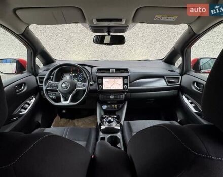 Красный Ниссан Лиф, объемом двигателя 0 л и пробегом 120 тыс. км за 14900 $, фото 6 на Automoto.ua