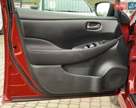 Красный Ниссан Лиф, объемом двигателя 0 л и пробегом 81 тыс. км за 14199 $, фото 24 на Automoto.ua