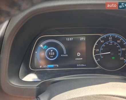 Красный Ниссан Лиф, объемом двигателя 0 л и пробегом 54 тыс. км за 15000 $, фото 9 на Automoto.ua