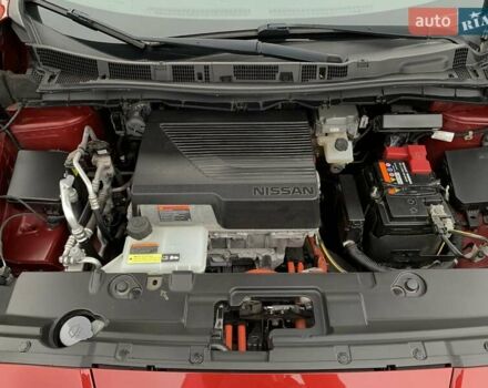 Красный Ниссан Лиф, объемом двигателя 0 л и пробегом 81 тыс. км за 14199 $, фото 61 на Automoto.ua