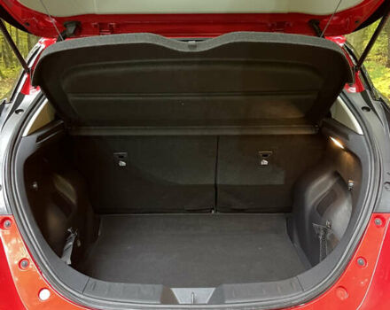 Красный Ниссан Лиф, объемом двигателя 0 л и пробегом 77 тыс. км за 14700 $, фото 12 на Automoto.ua