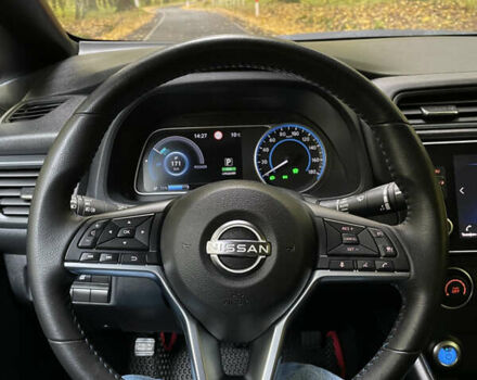 Красный Ниссан Лиф, объемом двигателя 0 л и пробегом 77 тыс. км за 14700 $, фото 16 на Automoto.ua