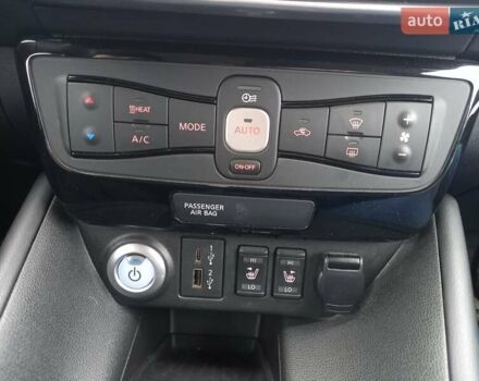 Красный Ниссан Лиф, объемом двигателя 0 л и пробегом 21 тыс. км за 18600 $, фото 50 на Automoto.ua