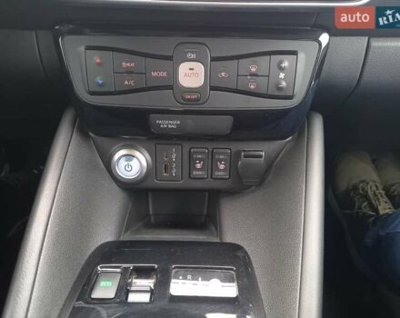 Красный Ниссан Лиф, объемом двигателя 0 л и пробегом 21 тыс. км за 18600 $, фото 51 на Automoto.ua