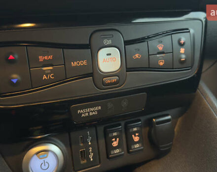 Червоний Ніссан Ліф, об'ємом двигуна 0 л та пробігом 89 тис. км за 16355 $, фото 38 на Automoto.ua