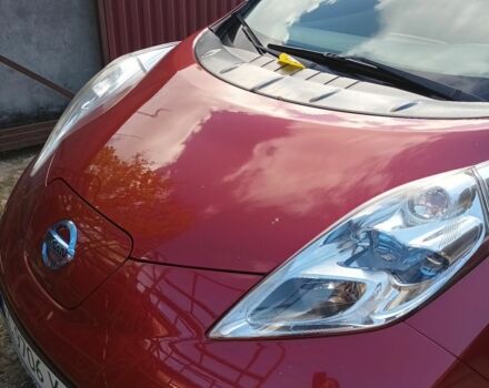 Ниссан Лиф 2011 в Львове на Automoto.ua Красный Ниссан Лиф, объемом двигателя 0 л и пробегом 85 тыс. км за 6200 $, фото 1 на Automoto.ua