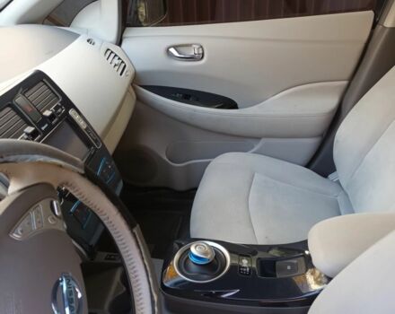 Ниссан Лиф 2011 в Львове на Automoto.ua Красный Ниссан Лиф, объемом двигателя 0 л и пробегом 85 тыс. км за 6200 $, фото 2 на Automoto.ua