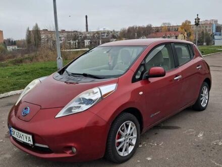 Красный Ниссан Лиф, объемом двигателя 0 л и пробегом 111 тыс. км за 4900 $, фото 1 на Automoto.ua