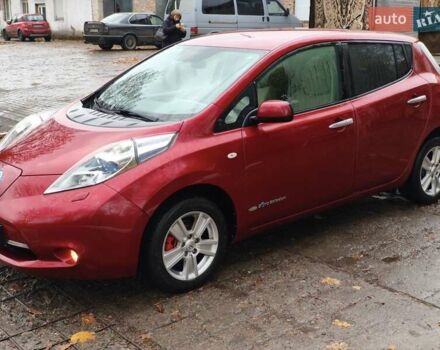 Ниссан Лиф 2011 в Прилуках на Automoto.ua Красный Ниссан Лиф, объемом двигателя 0 л и пробегом 135 тыс. км за 4300 $, фото 1 на Automoto.ua