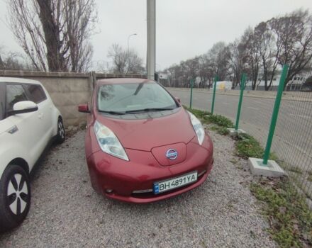 Красный Ниссан Лиф, объемом двигателя 0 л и пробегом 230 тыс. км за 4000 $, фото 1 на Automoto.ua