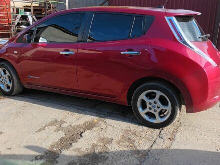 Красный Ниссан Лиф, объемом двигателя 0 л и пробегом 85 тыс. км за 6200 $, фото 1 на Automoto.ua