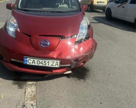 Красный Ниссан Лиф, объемом двигателя 0 л и пробегом 150 тыс. км за 2500 $, фото 1 на Automoto.ua