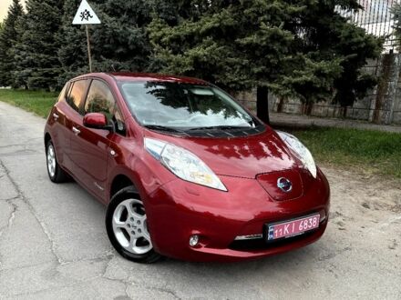 Ниссан Лиф 2012 в Запорожье на Automoto.ua Красный Ниссан Лиф, объемом двигателя 0 л и пробегом 66 тыс. км за 5999 $, фото 1 на Automoto.ua