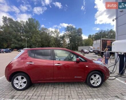 Красный Ниссан Лиф, объемом двигателя 0 л и пробегом 138 тыс. км за 4500 $, фото 1 на Automoto.ua